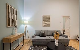 Charming Apt Perfect For 4-6 Tram, Self-Checkin